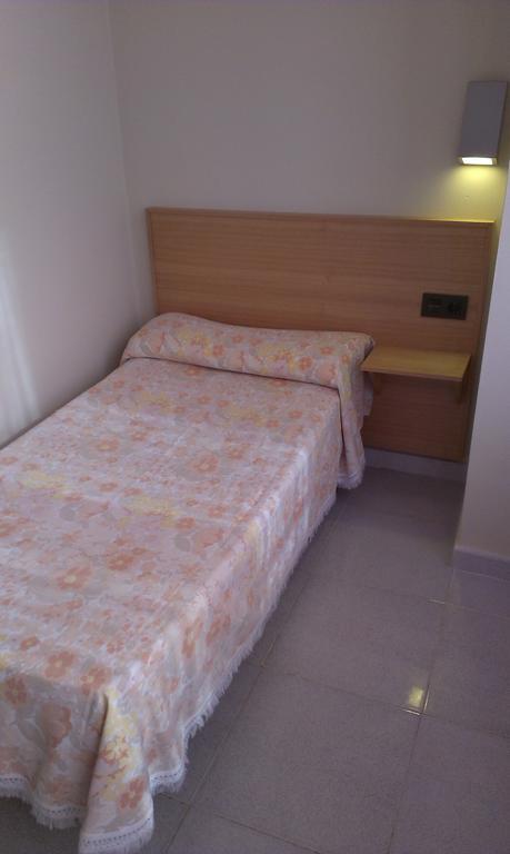 Hostal Bisbal Only Adults No Ac Valencia Room photo