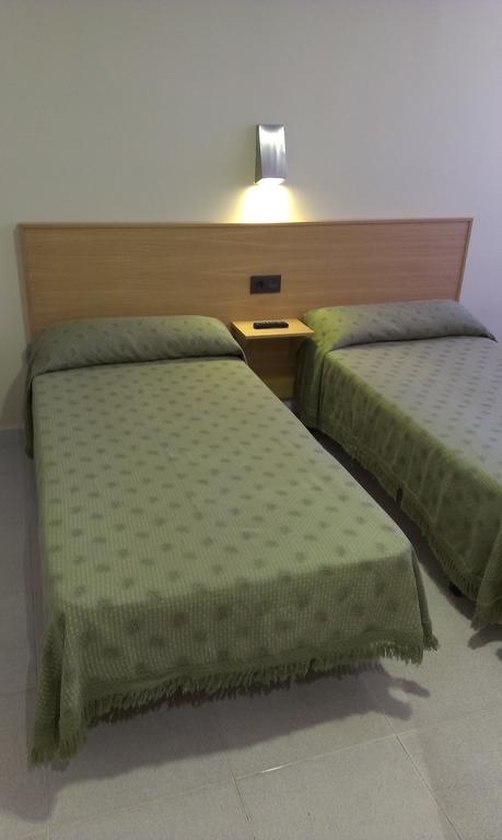 Hostal Bisbal Only Adults No Ac Valencia Room photo